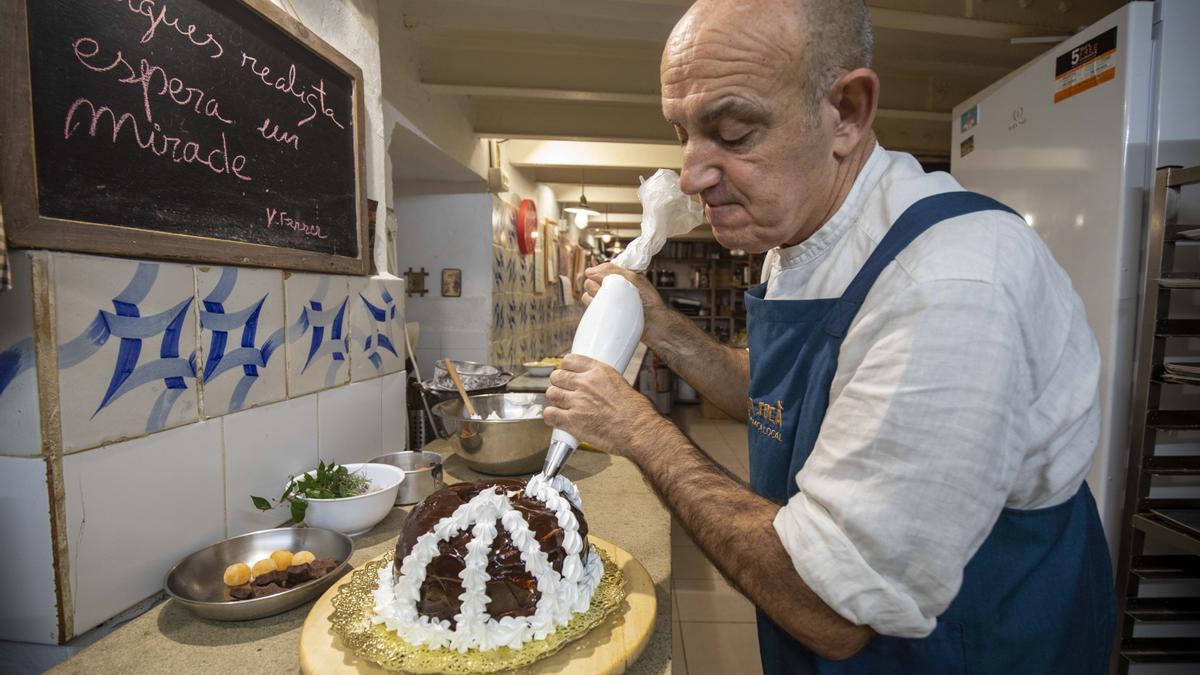 Así se elaboran el Tortell de Reis y el Tortell Embatumat amb Xocolata en el Fornet de la Soca