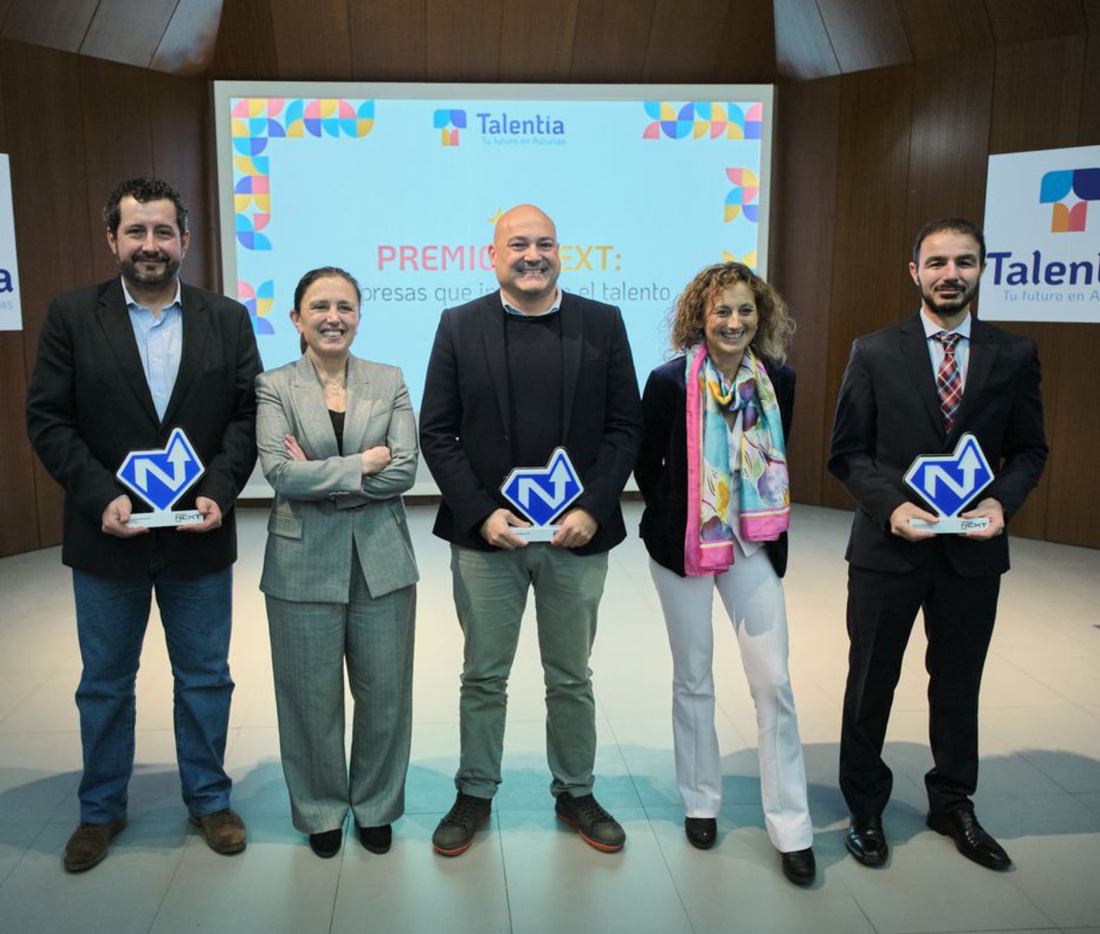 María Calvo junto a los galardonados en Talentia.