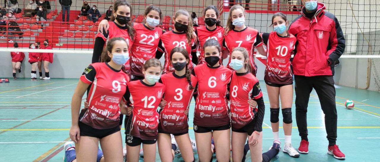 Las chicas del equipo infantil preferente que se impusieron al Liceo Paterna.  | CLUB VOLEIBOL XÀTIVA