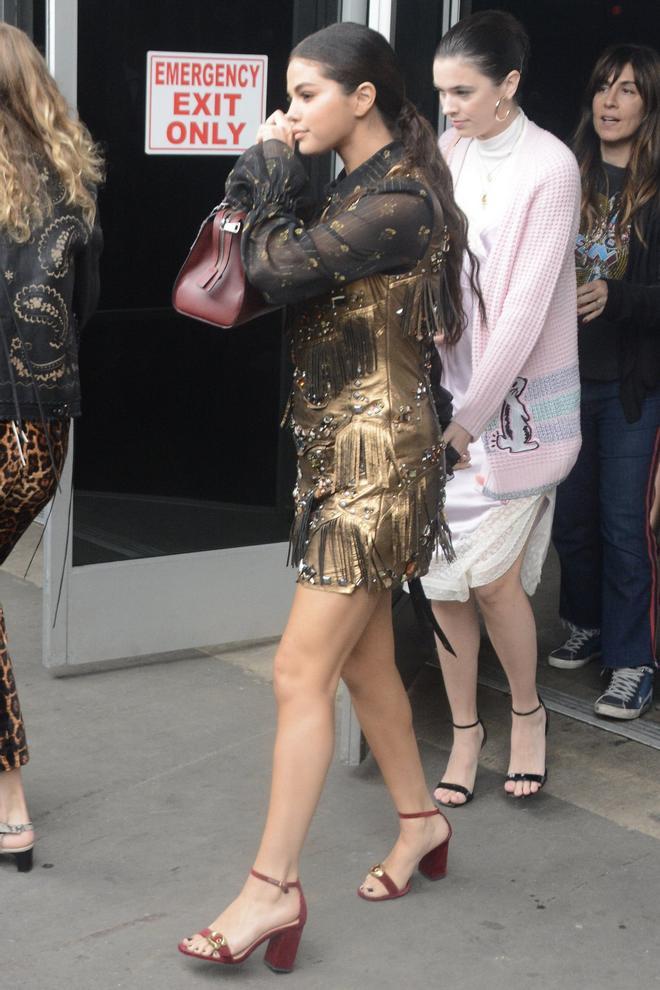 Selena Gomez junto a su mejor amiga en el desfile de Coach