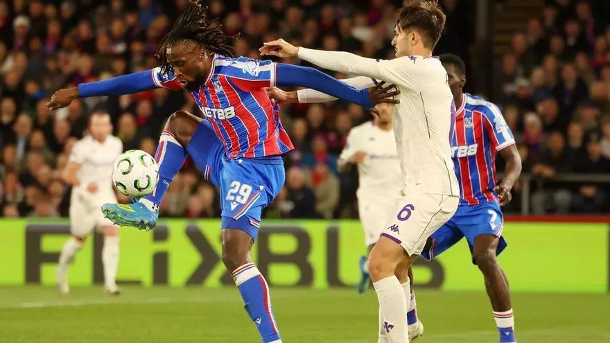 Resumen, goles y highlights del Crystal Palace 3 - 0 Fiorentina de la ida de cuartos de final de la Conference League