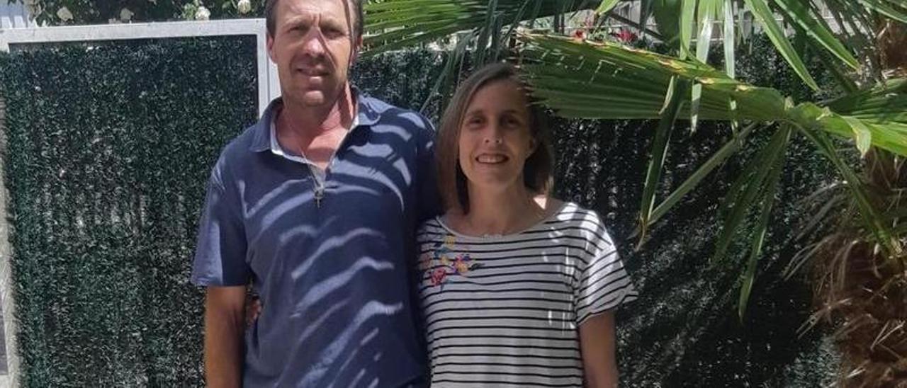 Carlos Seral y su hermana Sara, ayer en Leciñena, donde residen.