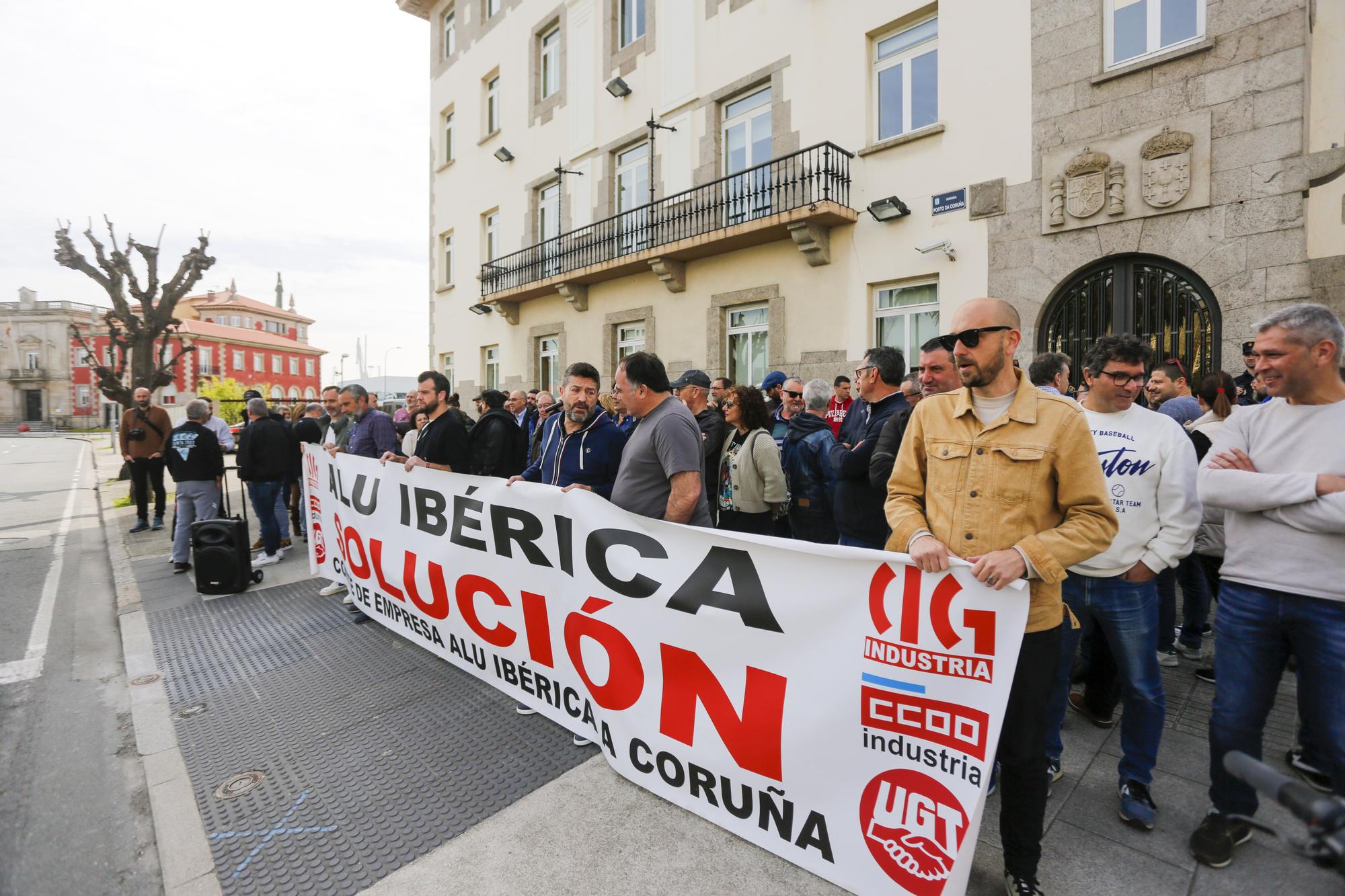 Concentración de trabajadores de Alu Ibérica