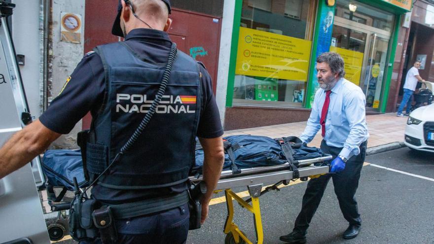 VÍDEO: La mujer que se tiró por la ventana tras matar a su madre en Oviedo convivió seis días con el cuerpo