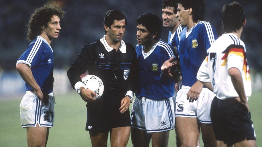 Un árbitro vetado en la final de un Mundial (1990)