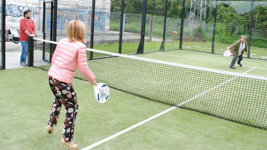 Los tacones de la alcaldesa de Noreña para jugar al pádel