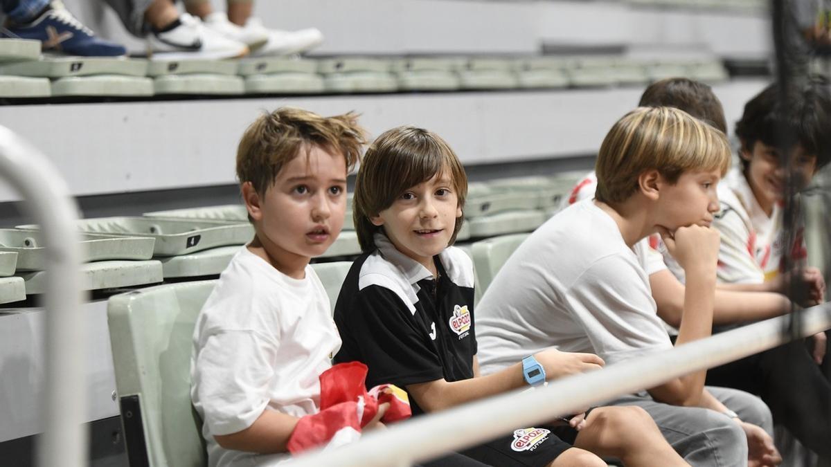 Niños en un partido de ElPozo Murcia esta temporada