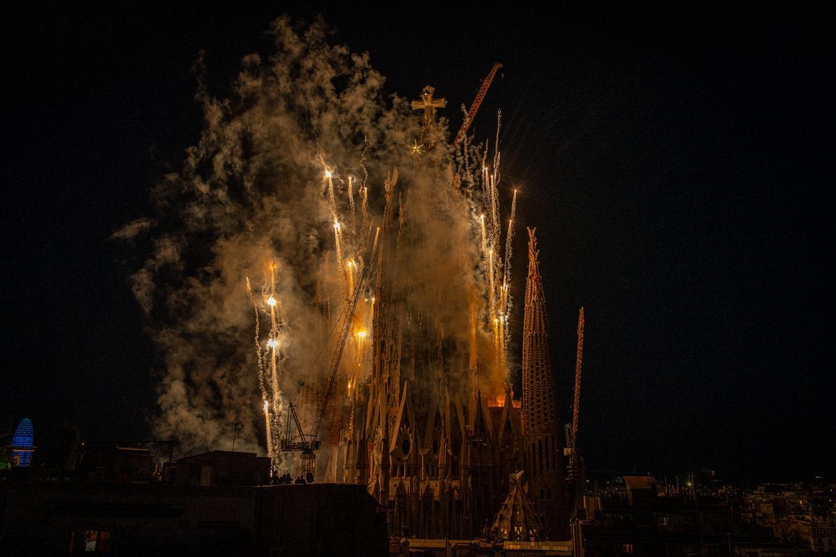 La Sagrada Familia celebra con el Papa la bendición de la Torre de Jesús de Gaudí