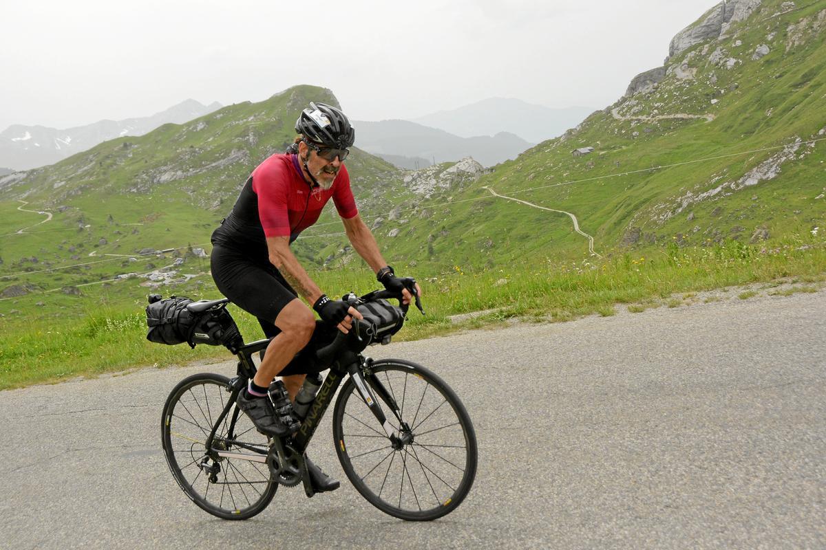 El ciclista figuerenc participant en una de les edicions de Race Across France