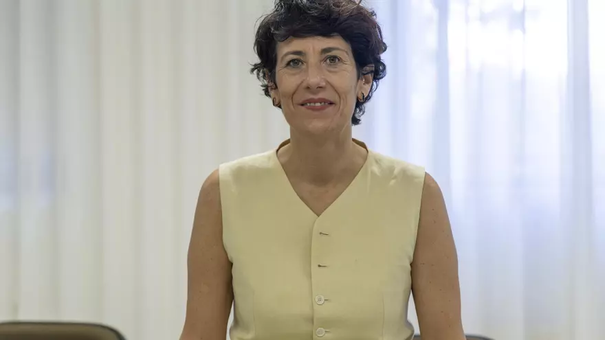 Elma Saiz: "Hay que cumplir la ley en materia de acogida de menores"