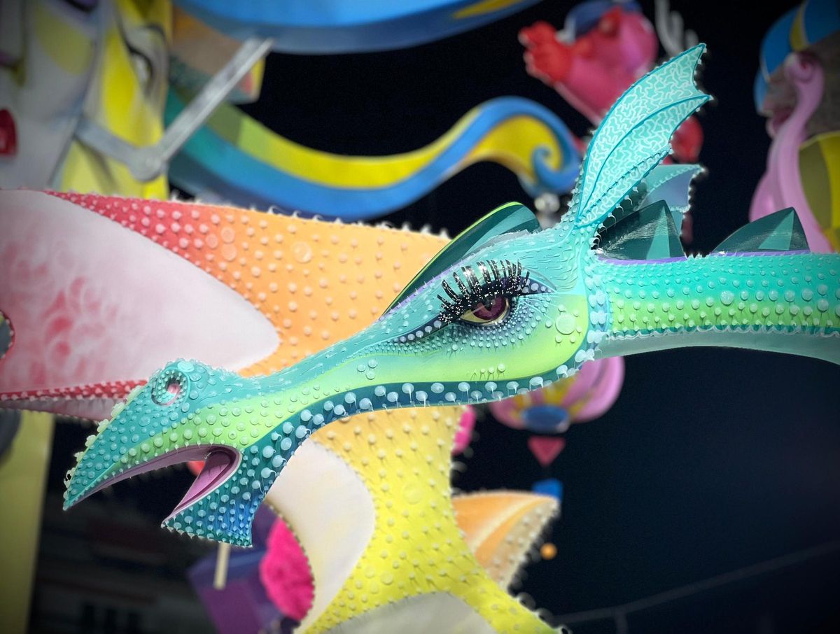 Detalle de una de las piezas de la hoguera de Sèneca, un dragón que hipnotiza