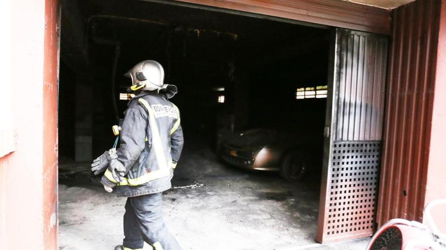 Un incendio en un garaje de Valladolid provoca cinco heridos y 27 coches afectados