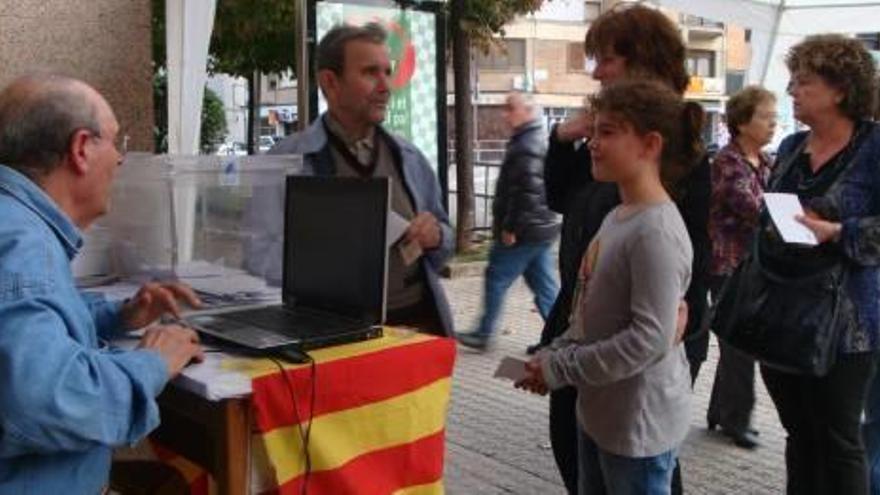 Imatge de la consulta popular al barri de la Plaça Catalunya sobre el parc Vila Closes, l&#039;any 2012