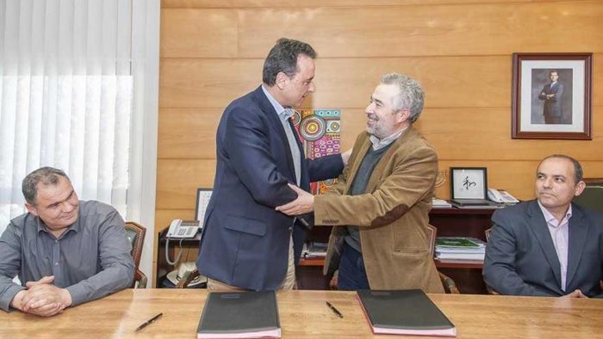 José Ortiz, alcalde de Torremolinos, y Javier Bermejo, presidente de FPDA.