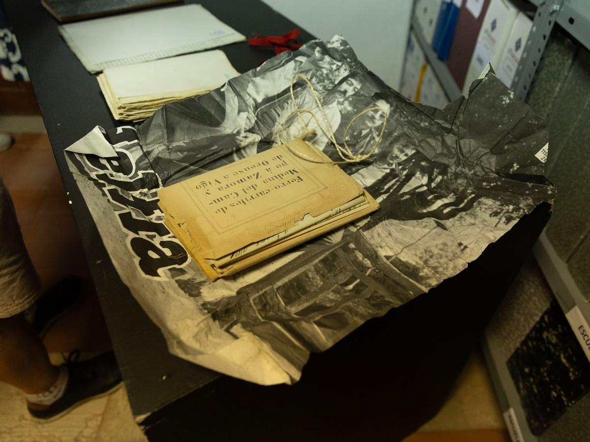 GALERÍA | Visita guiada al archivo histórico del Ayuntamiento de Toro