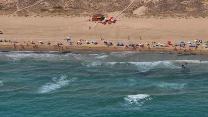 Treinta y ocho socorristas vigilan desde hoy las playas de Torrevieja