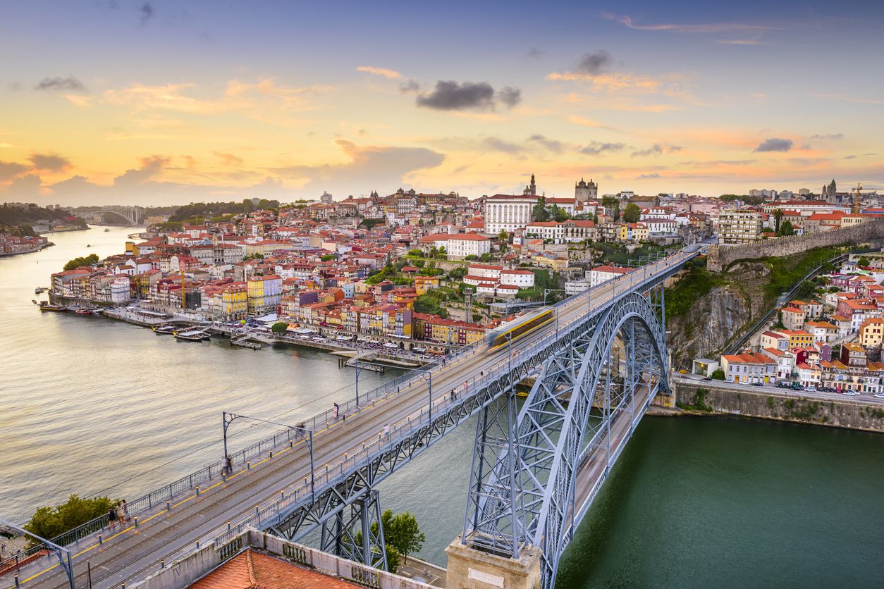 Oporto es una de las ciudades más bonitas de Portugal.