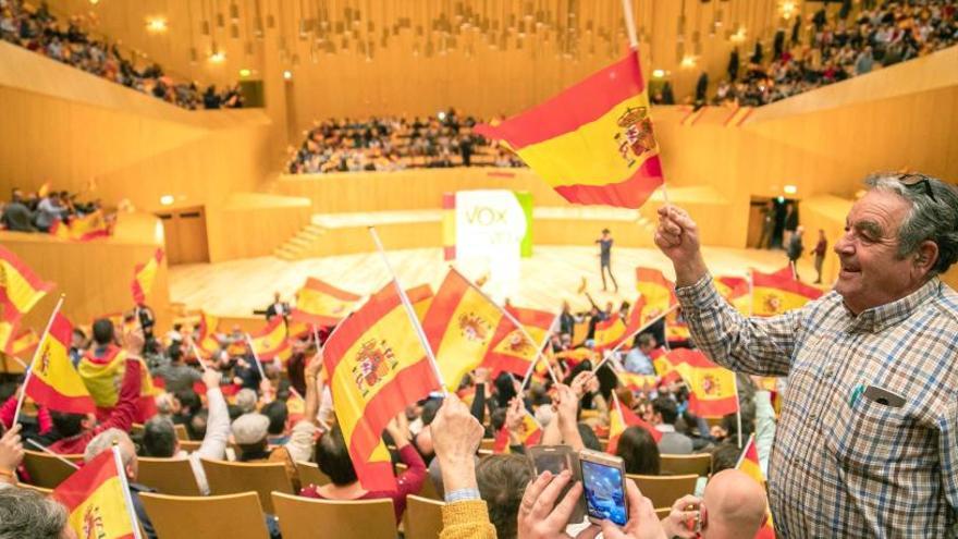 Cientos de asistentes a un acto de Vox en Zaragoza.