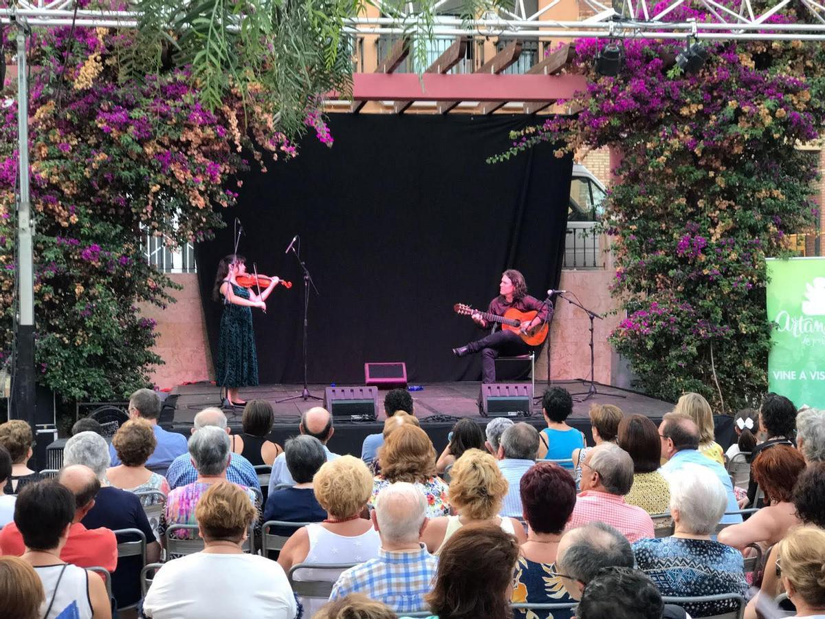 IV edición de L' Ídol Festival de Artana en la plaça Nova del municipio