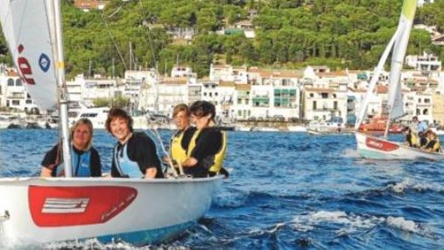 Imatge d&#039;arxiu de pràctiques d&#039;escola de vela d&#039;un club de la Costa Brava