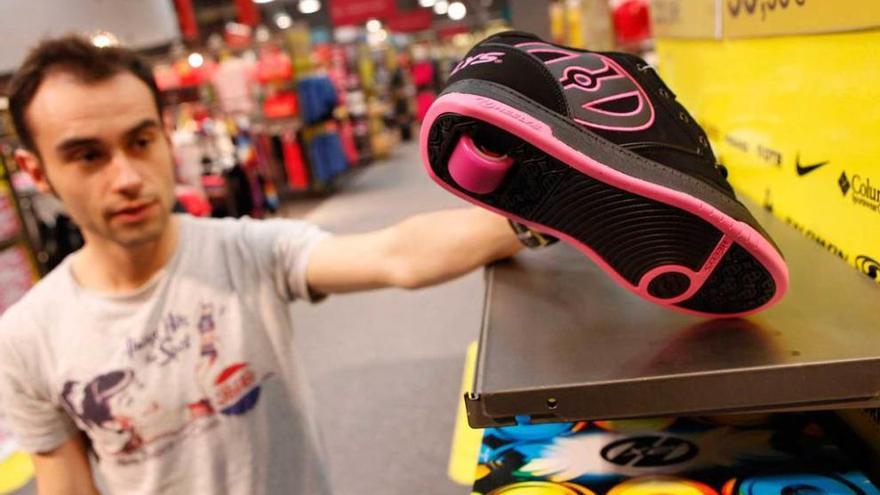 Zapatillas sobre ruedas un peligro La Nueva Espana