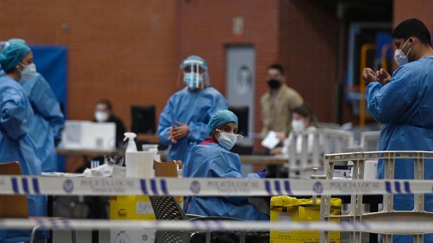 Personal sanitario durante los test serológicos masivos realizados en Torrejón de Ardoz.