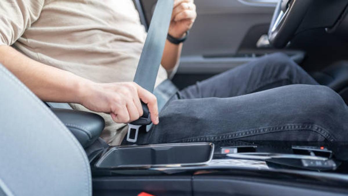 Taxistas, repartidores y profesores de autoescuela deberán usar el cinturón obligatoriamente