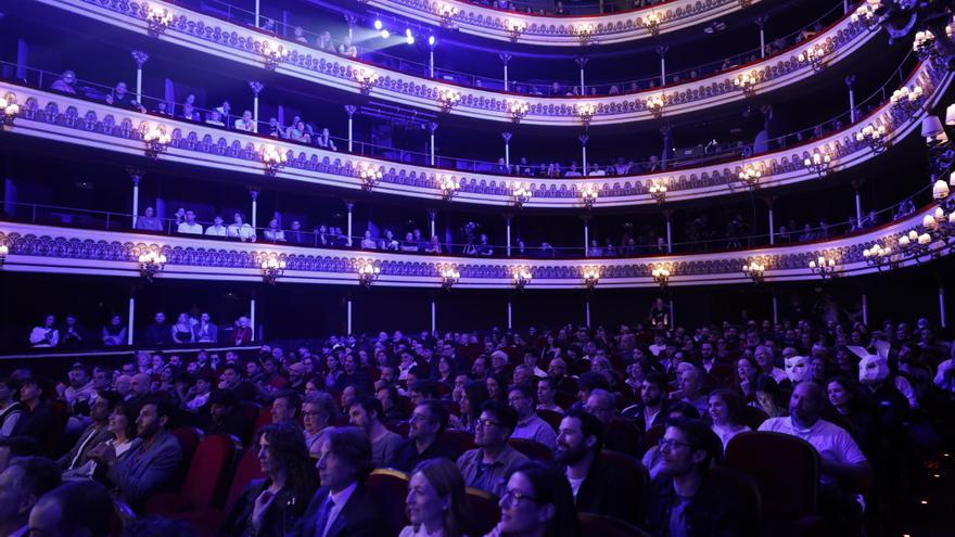 Guardando las distancias: Los pitos que ya parecen de otro siglo