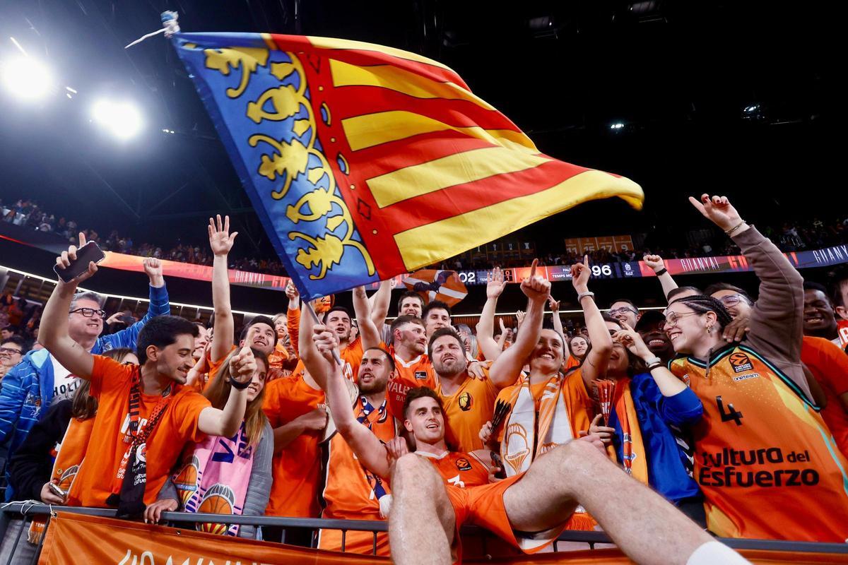 Todas las fotos del Valencia Basket - Olimpia Milano en el Roig Arena