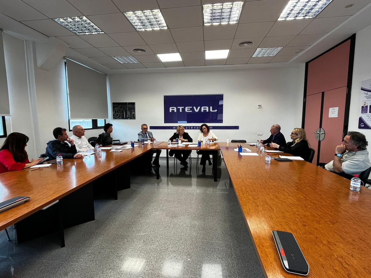 Reunión de la comisionada con representantes del sector en la sede de Ateval.