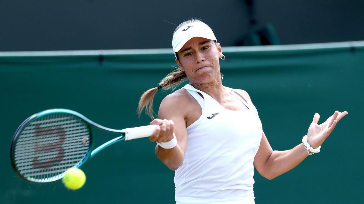 Bouzas ejecutando una derecha en el duelo ante Pegula.
