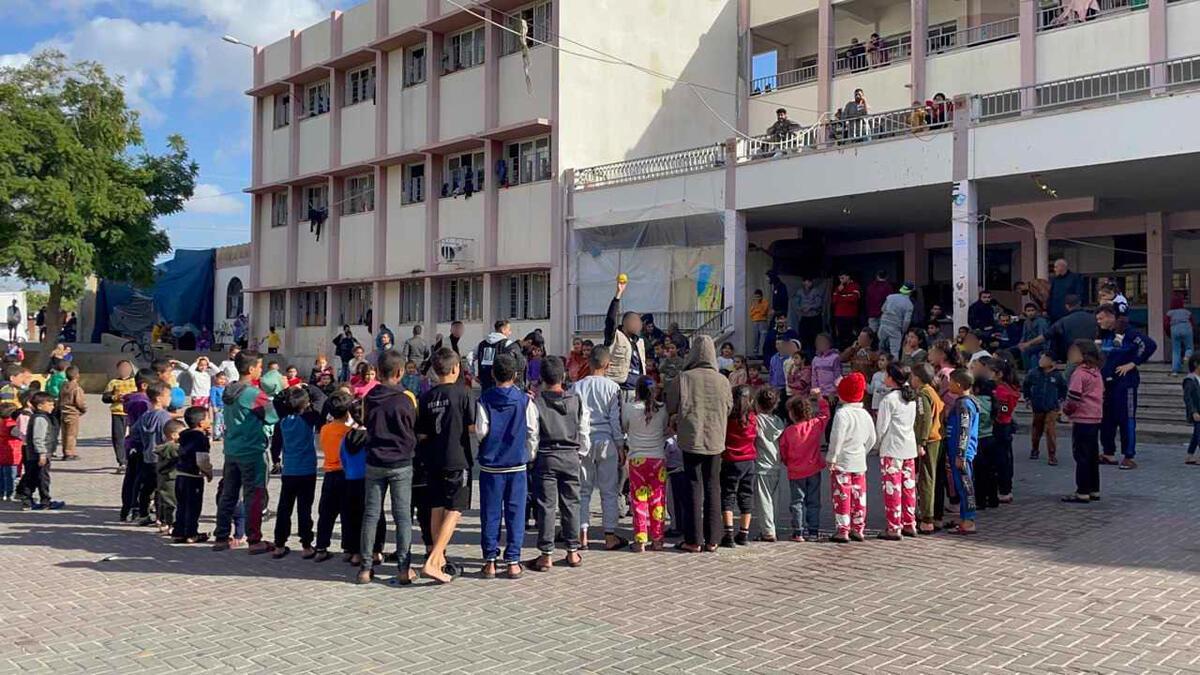 Niños y niñas realizando actividades de apoyo psicosocial en el norte de Gaza.