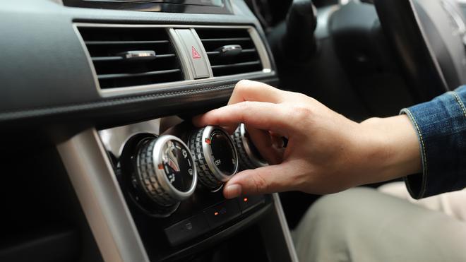 Los expertos mecánicos coinciden sobre el aire acondicionado: "En el coche debes bajar las ventanillas antes de ponerlo"