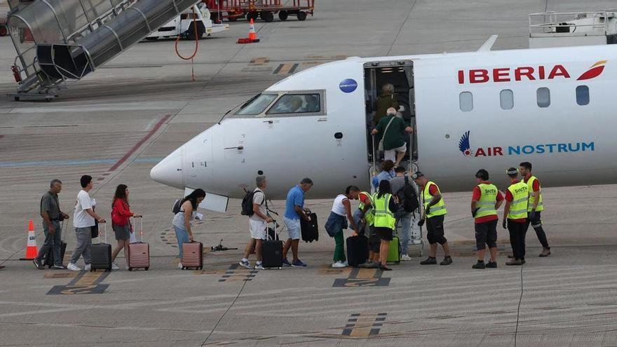 Una ruta «de verano» para un frío invierno: el aeropuerto de Vigo gana un vuelo por Navidad