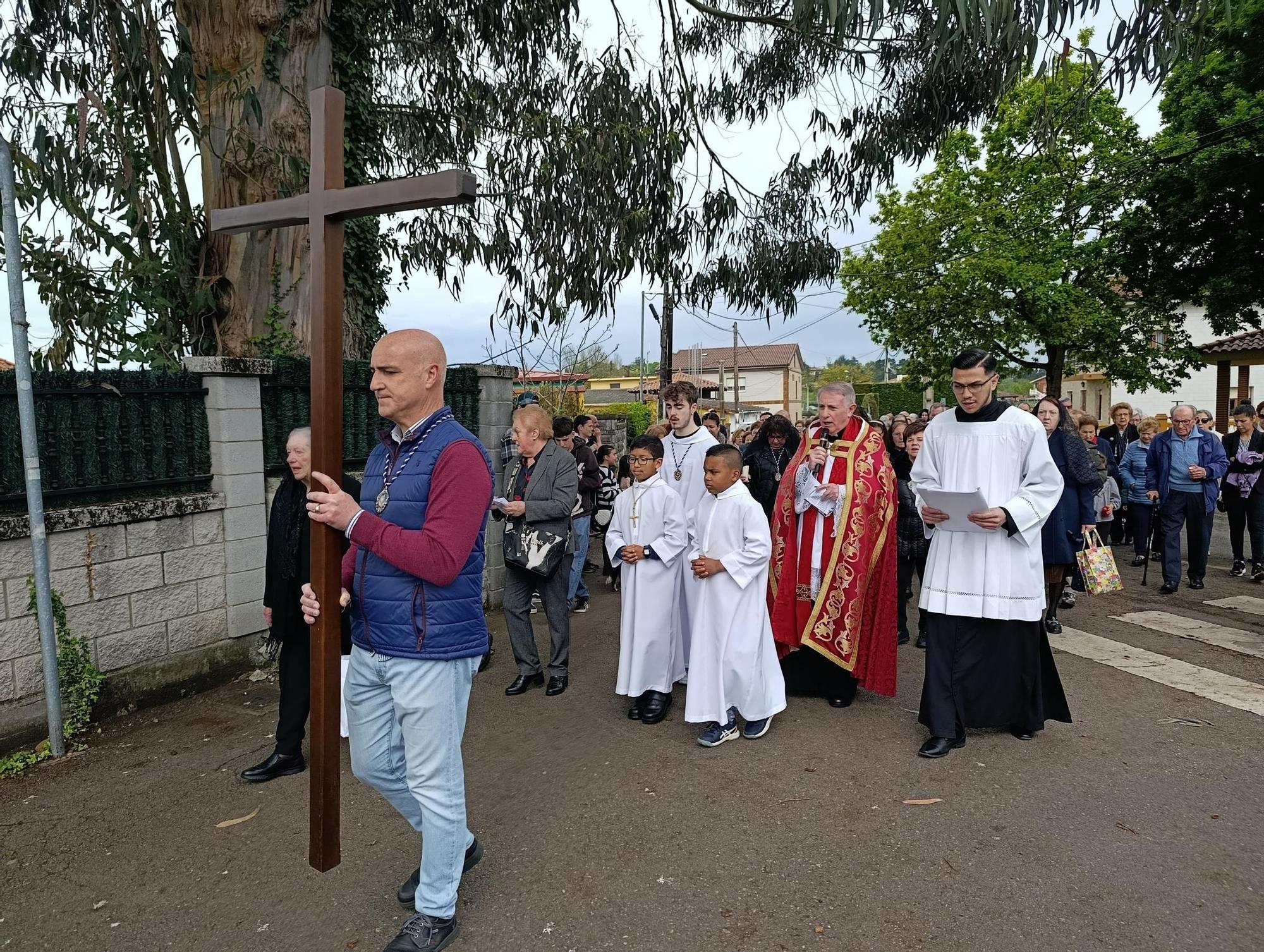 Así fue el Vía Crucis del Viernes Santo de Lugones