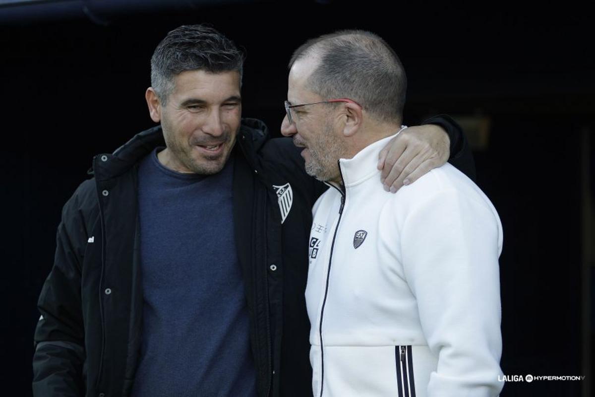 Funes  y su homólogo en el banquillo ceutí, José Juan Romero.