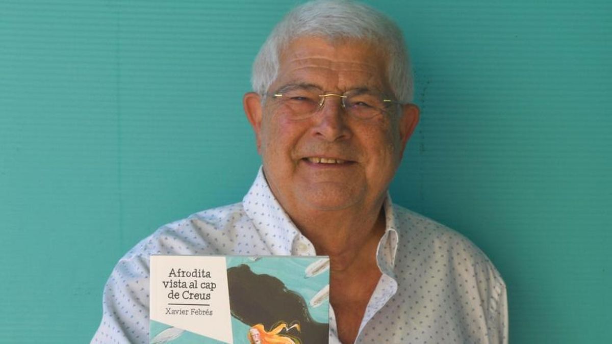 Xavier Febrés amb el seu nou llibre, novament dedicat a l’Empordà.