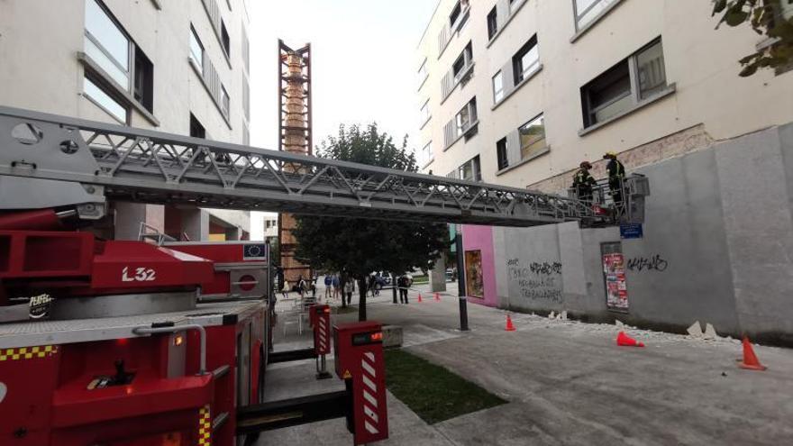 El Concello urge un proyecto para reparar las fachadas de Massó tras casi dos años valladas