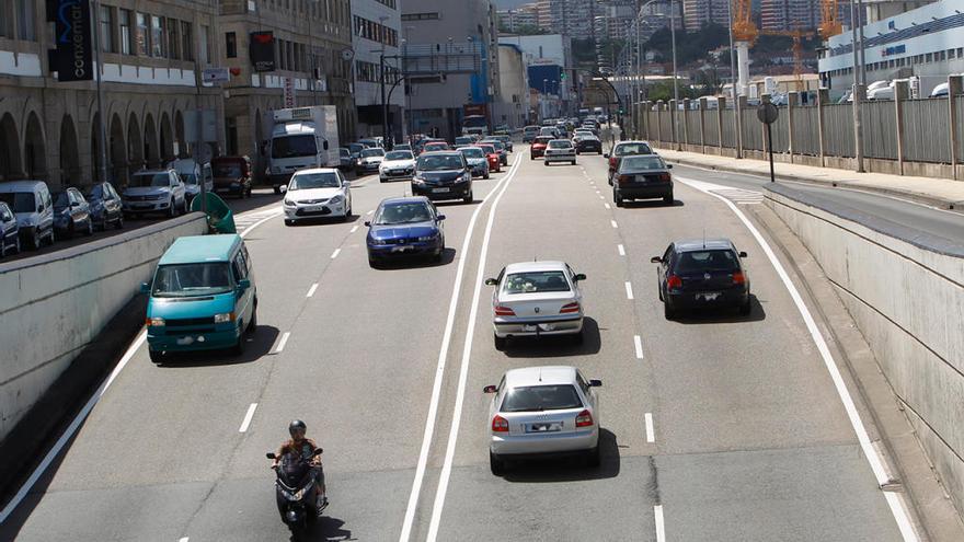 Tráfico en la Avenida de Beiramar en Vigo // R. Grobas