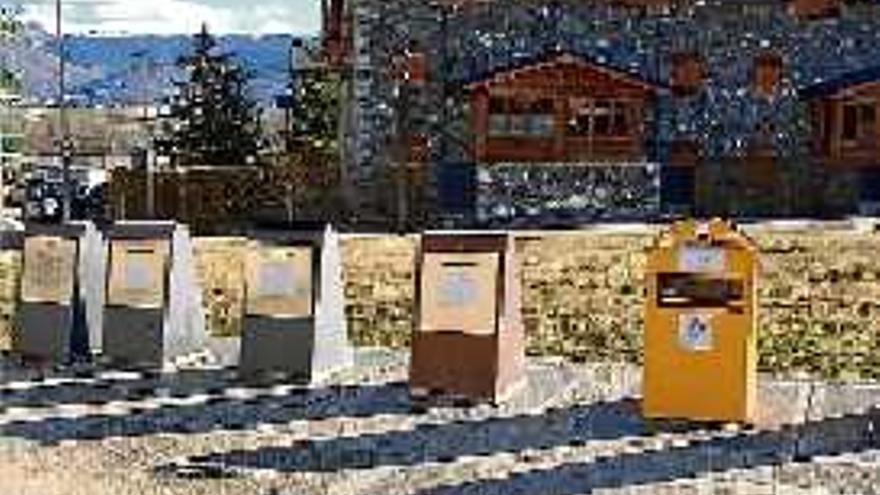 Contenidors soterrats a Puigcerdà, entre els quals els d&#039;orgànica