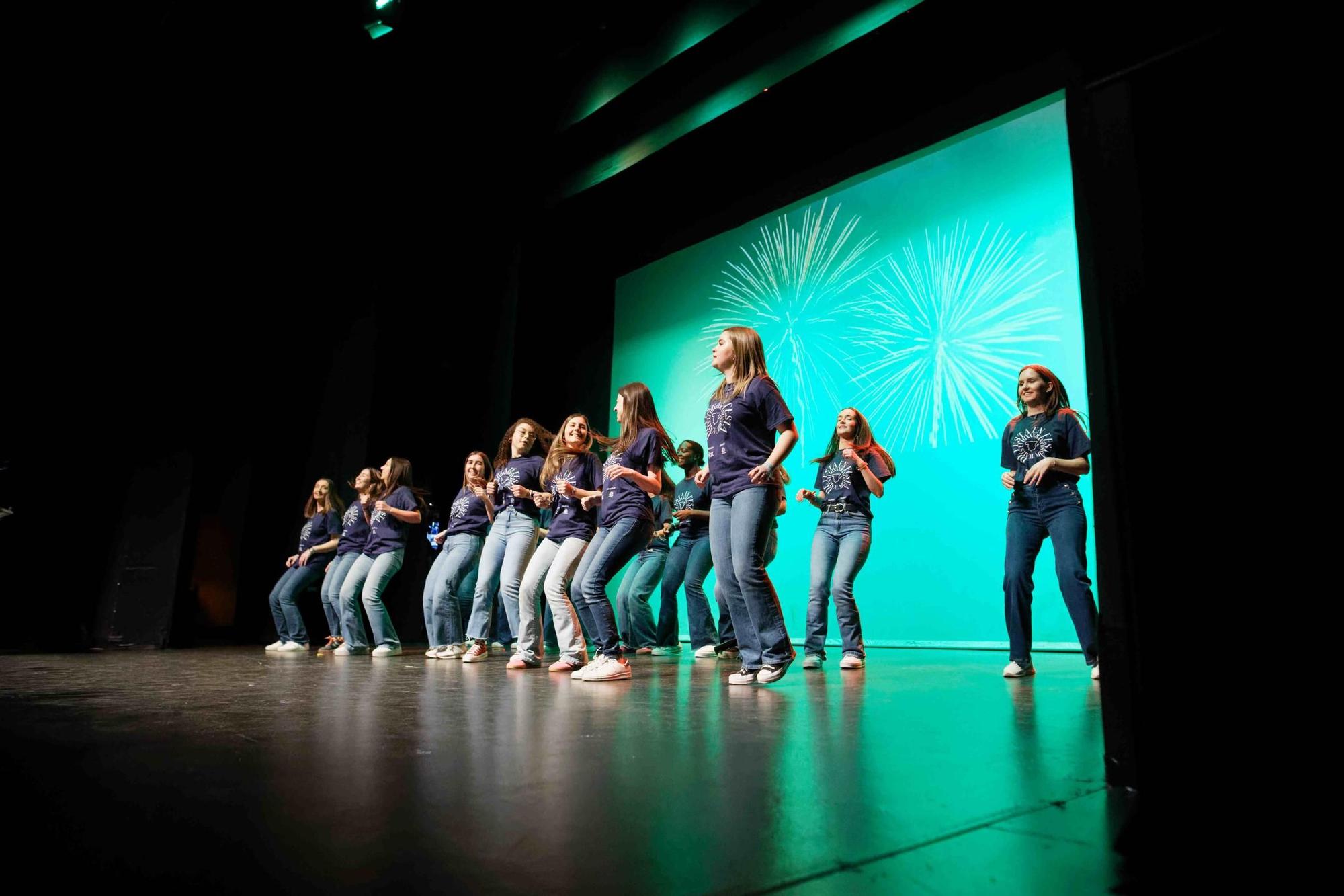 Las purisimeras dan vida al festival misionero en el Auditori Municipal Músic Rafael Beltrán Moner de Vila-real