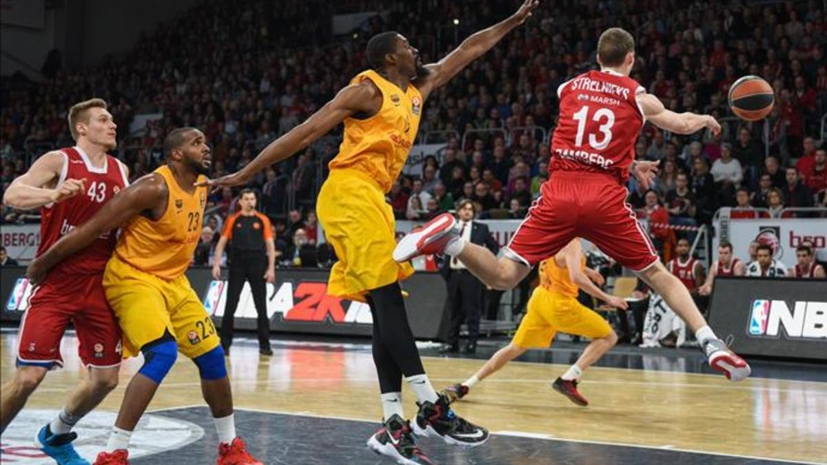 Imagen del duelo Brose-Barça Lassa de la primera vuelta