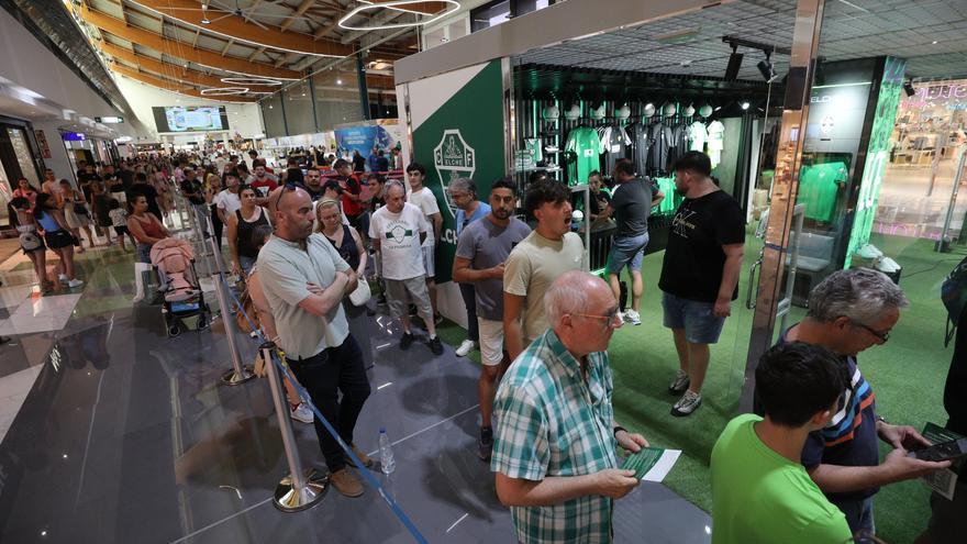 El Elche supera los abonos del año pasado el primer día de venta general