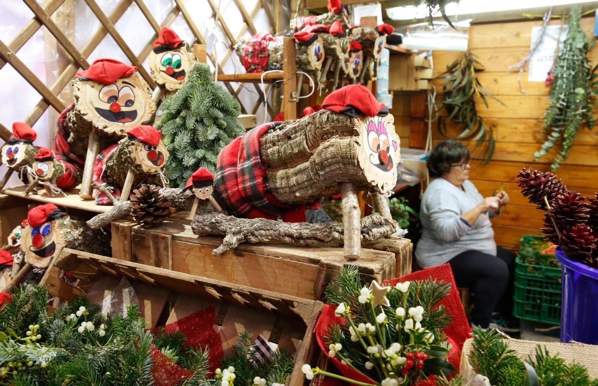 Feria navideña de Santa Llúcia en la Avinguda de la Catedral