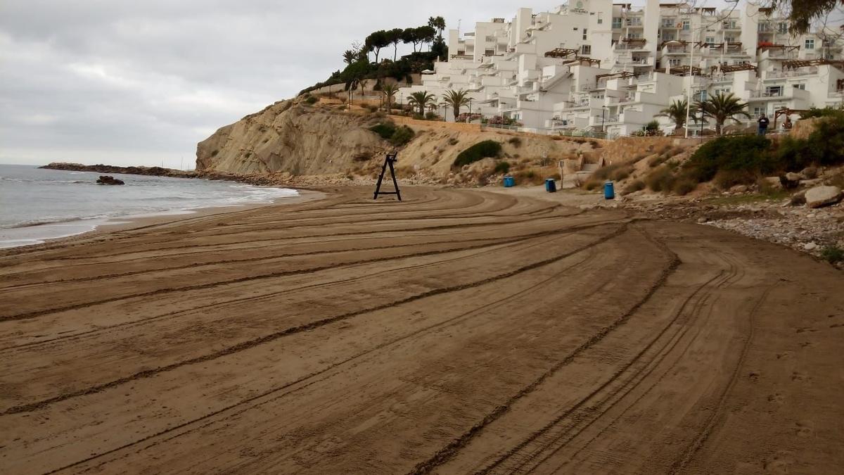 La playa tras la limpieza