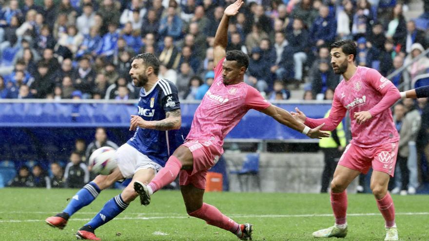Otra oportunidad al limbo: la reacción del Oviedo tras el descanso choca con la mala suerte y otro polémico arbitraje (0-1)