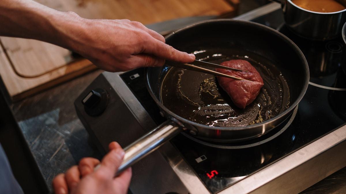 Cómo saber si una sartén sirve para tu cocina