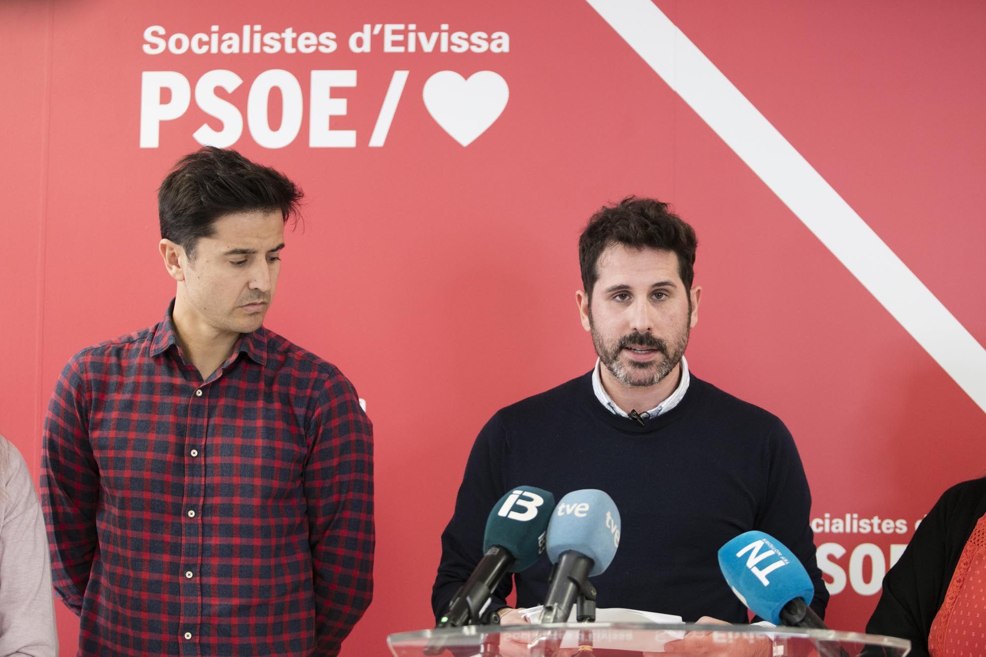 Imágenes de la rueda de prensa de PSOE-Reinicia que anunció que no aprobará las cuentas municipales para 2023 de Sant Antoni