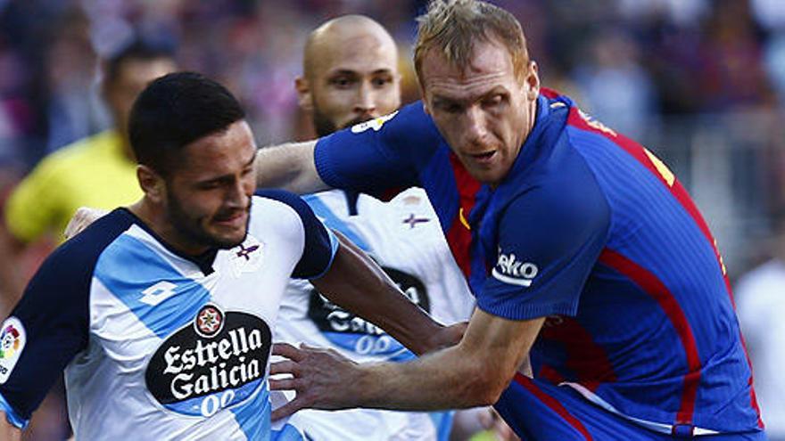 Andone y Mathieu, en un momento del partido.