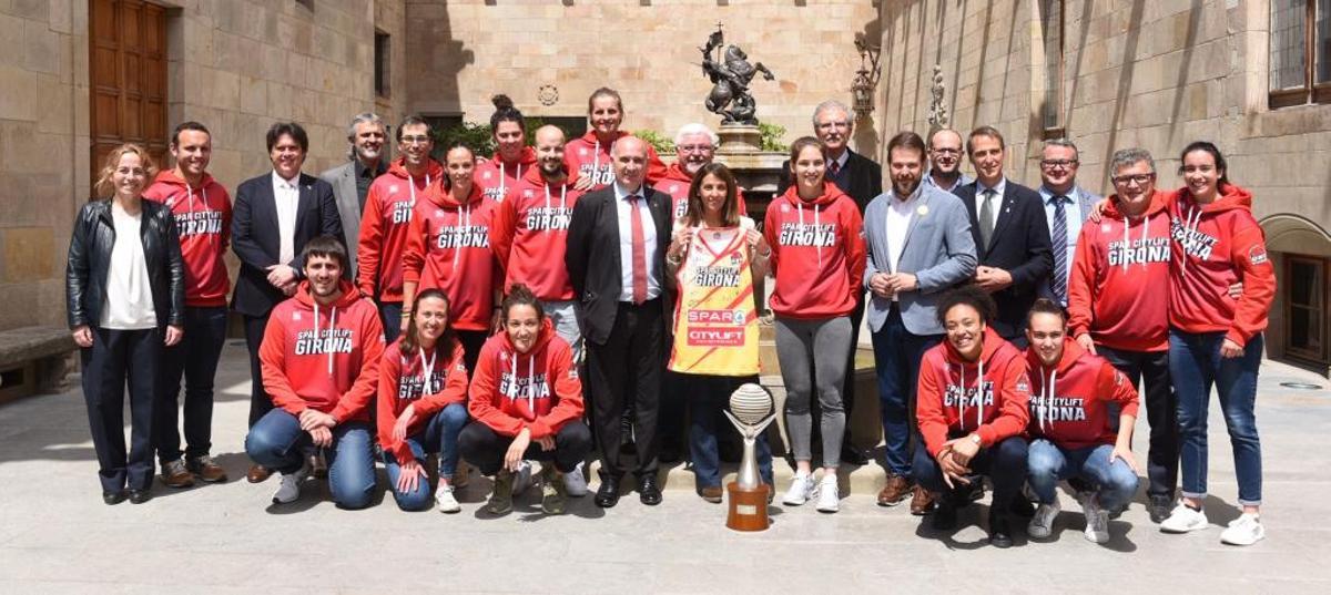 Les jugadores avui al Palau de la Generalitat.